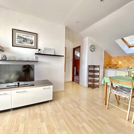 Family Apartments Viva Close To The Beach Krk Town Exteriör bild