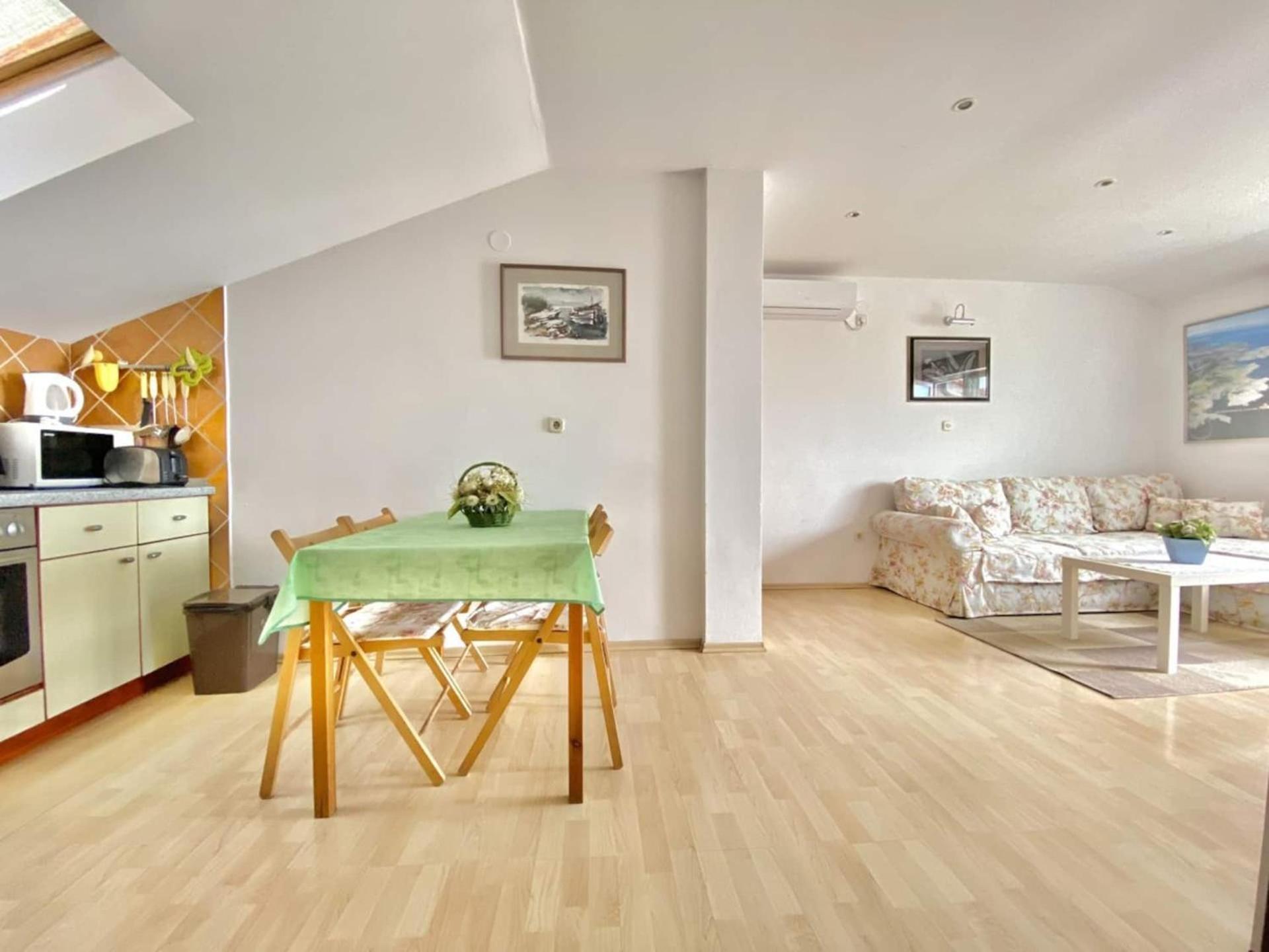 Family Apartments Viva Close To The Beach Krk Town Exteriör bild