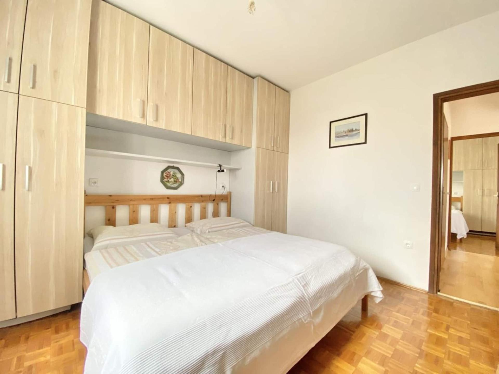 Family Apartments Viva Close To The Beach Krk Town Exteriör bild