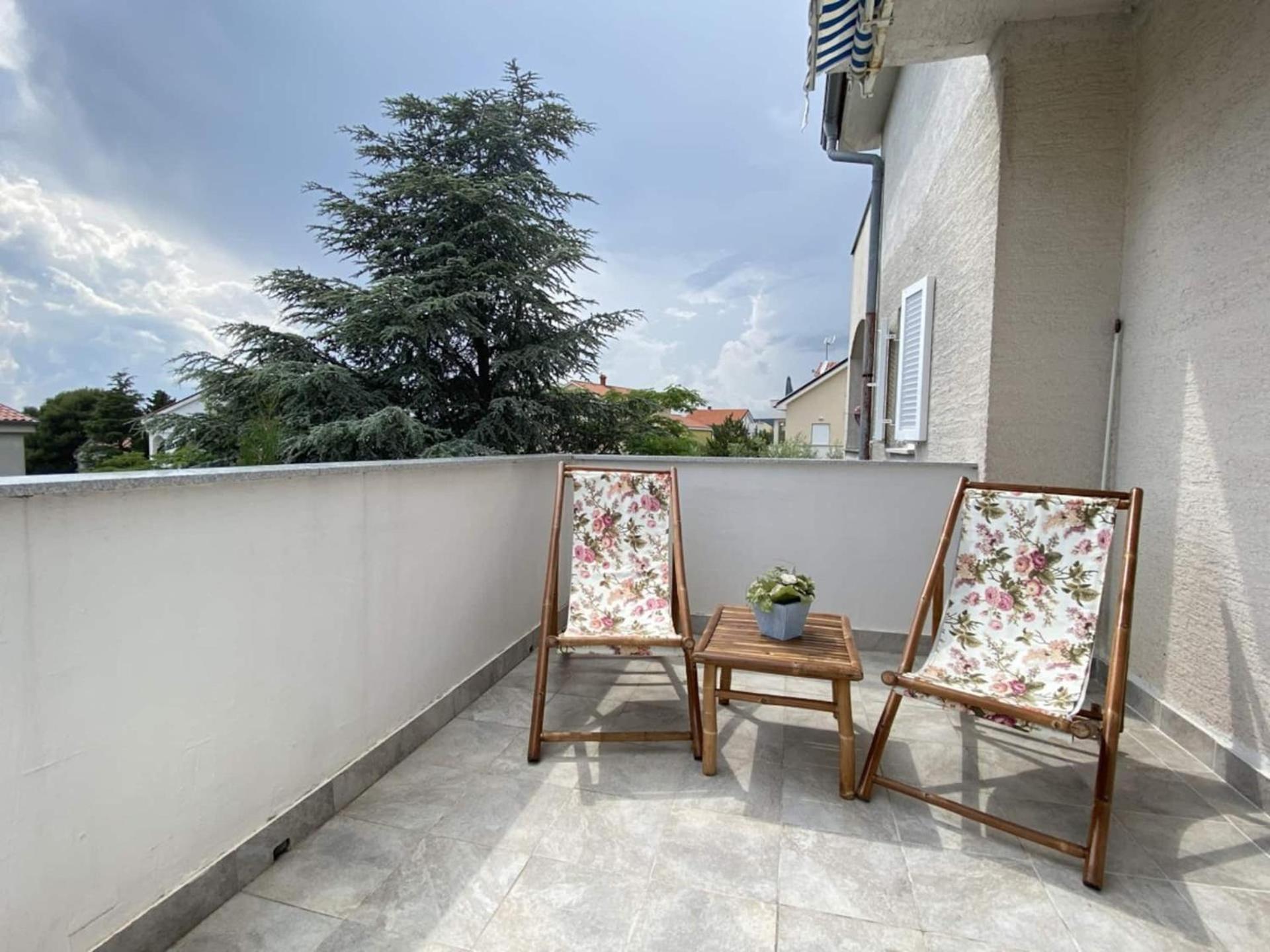 Family Apartments Viva Close To The Beach Krk Town Exteriör bild